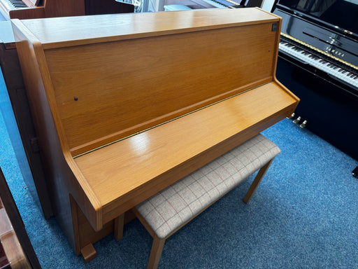 Young Chang U109 compact 109cm upright piano, view 2