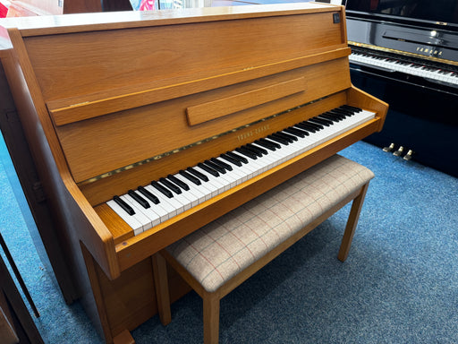 Young Chang U109 compact 109cm upright piano